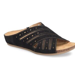Comfortiva Black and Tan Mules